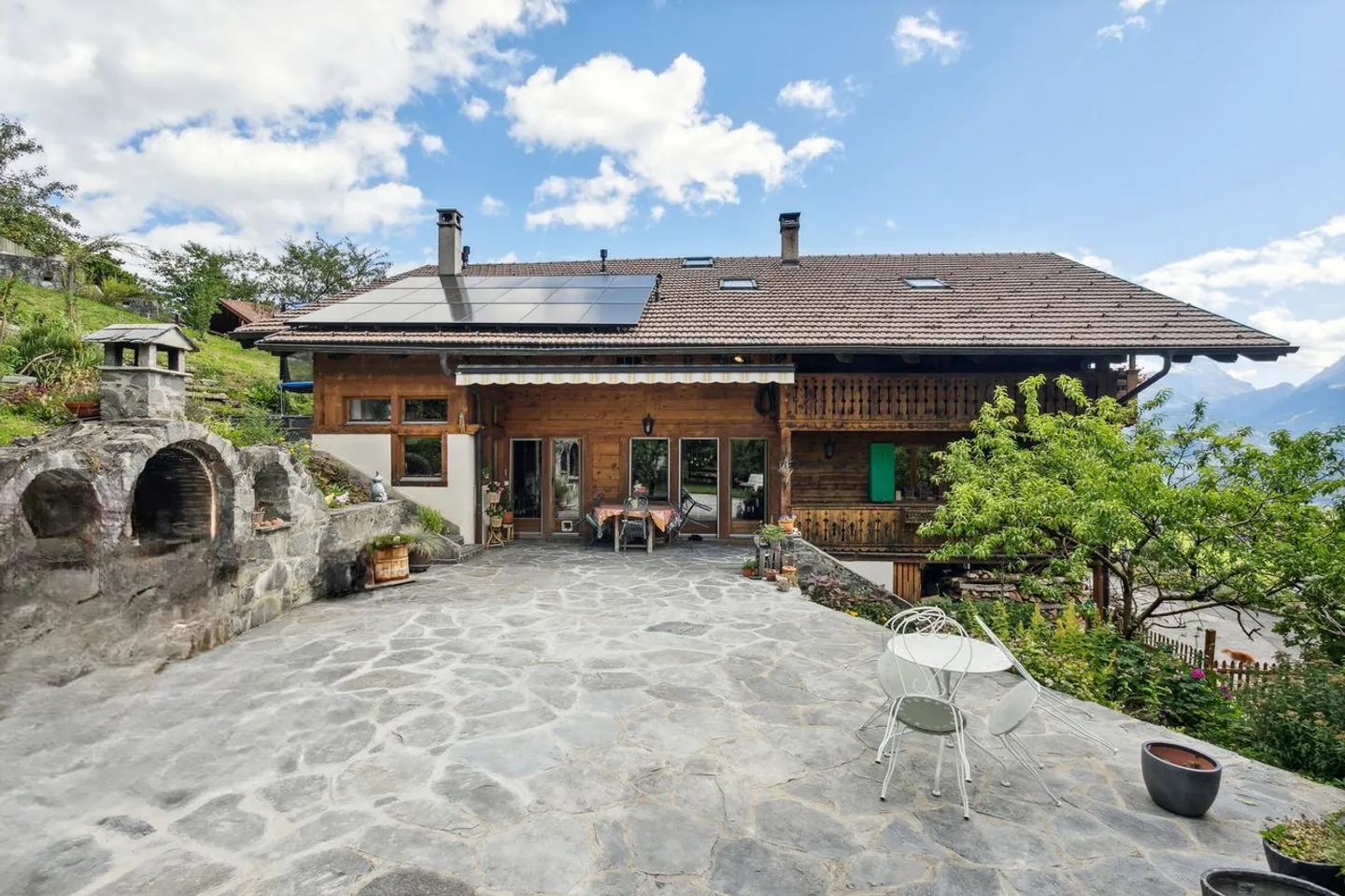 Sumptuous Authentic Chalet Southwest Orientation - Photo 1 of 13