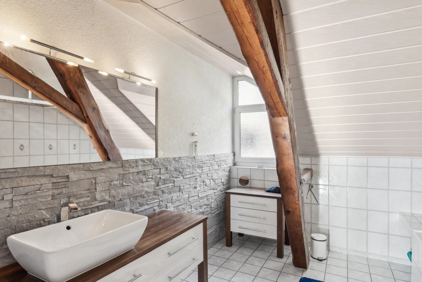 Fascino e carattere per questo delizioso appartamento. Da vedere! - Foto 7 di 11