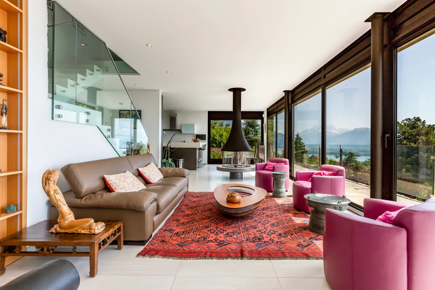 Wunderschöne zeitgenössische Villa mit 180° Blick auf den See und die Alpen - Foto 3 von 13