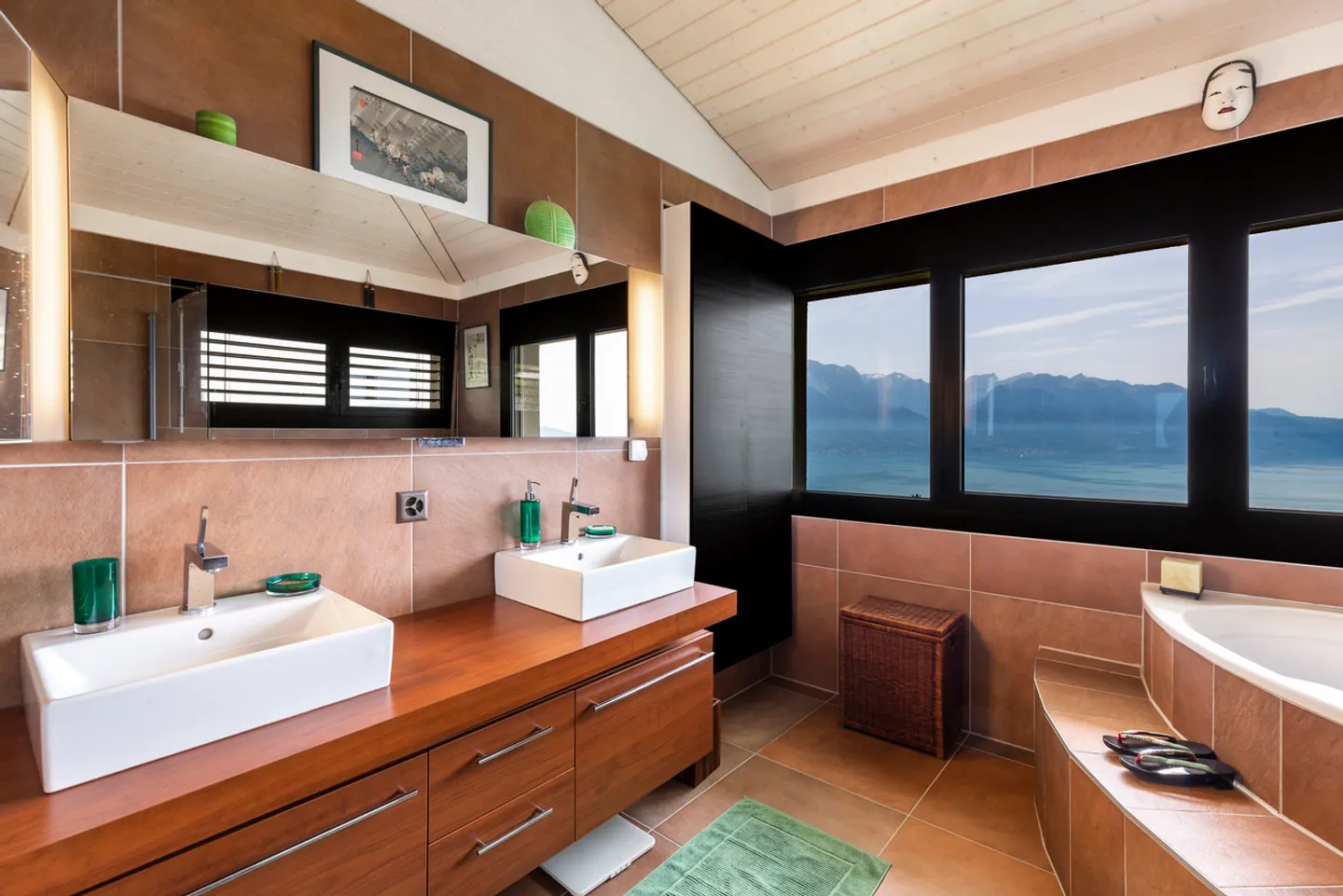 Wunderschöne zeitgenössische Villa mit 180° Blick auf den See und die Alpen - Foto 12 von 13