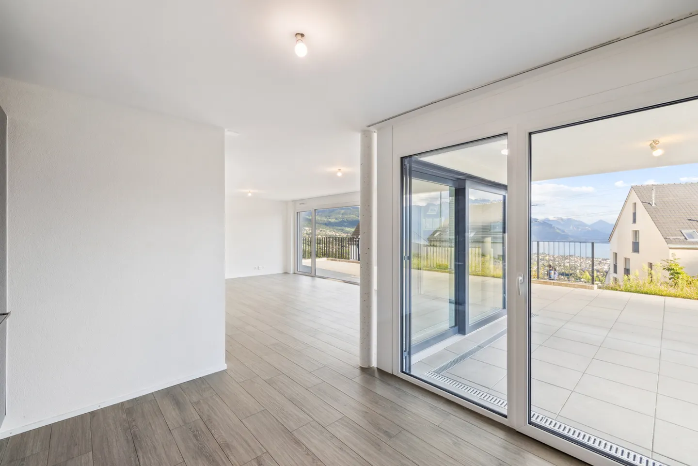Villa familiare contemporanea in un quartiere tranquillo - Foto 4 di 13