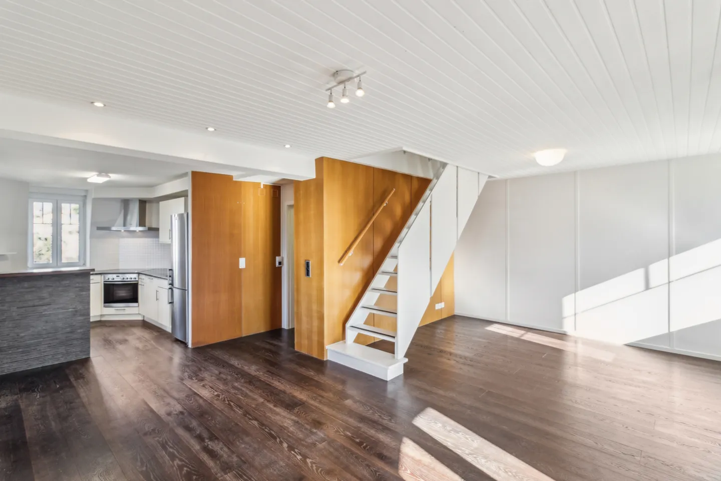 Selten: 4,5-Zimmer-Attikawohnung mit Charakter, Balkon und Seeblick - Foto 1 von 10
