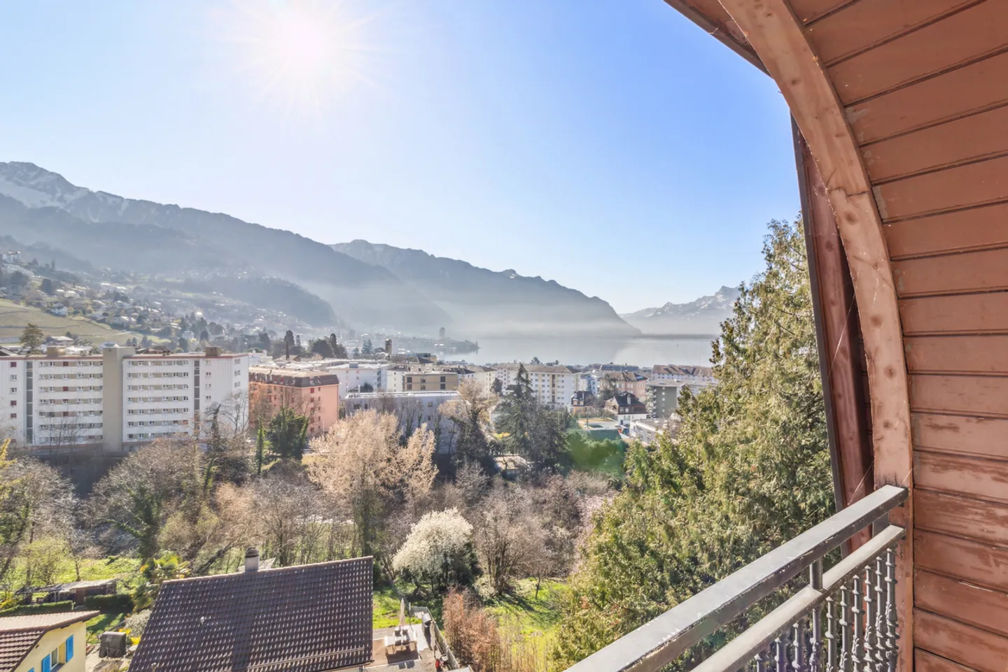 Selten: 4,5-Zimmer-Attikawohnung mit Charakter, Balkon und Seeblick - Foto 3 von 10