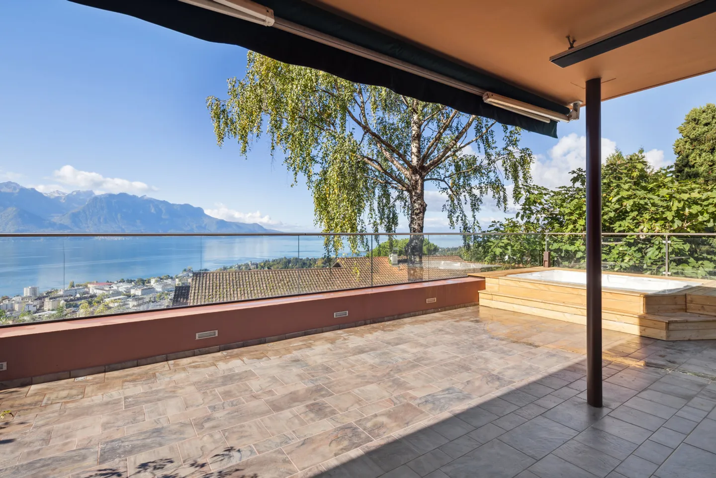 Villa di architettura moderna con vista e fascino unico - Foto 4 di 13