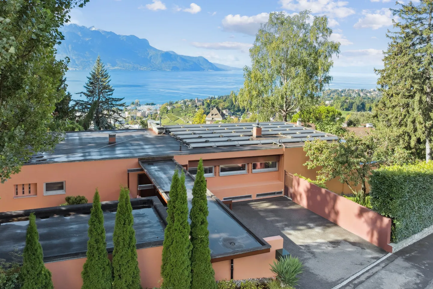 Villa di architettura moderna con vista e fascino unico - Foto 1 di 13