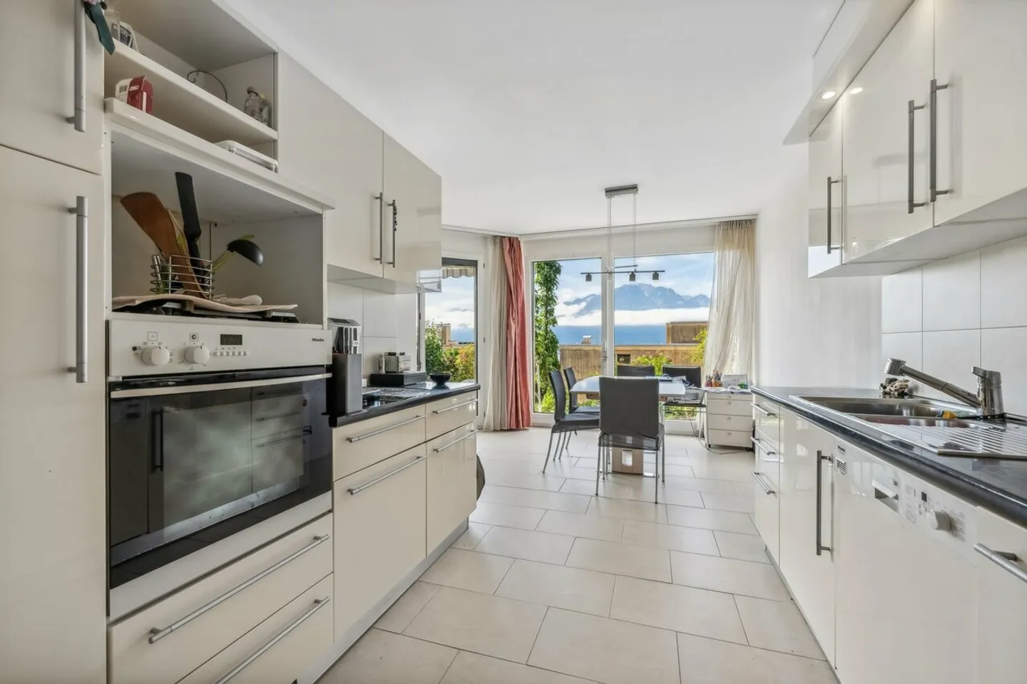 Charmant appartement avec terrasse et piscine - Photo 5 of 12