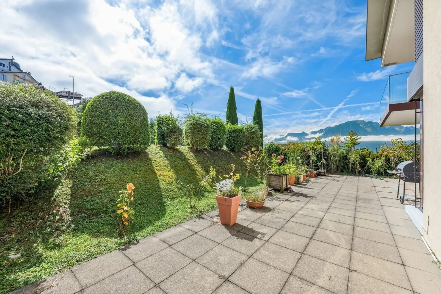 Charmant appartement avec terrasse et piscine - Photo 3 of 12