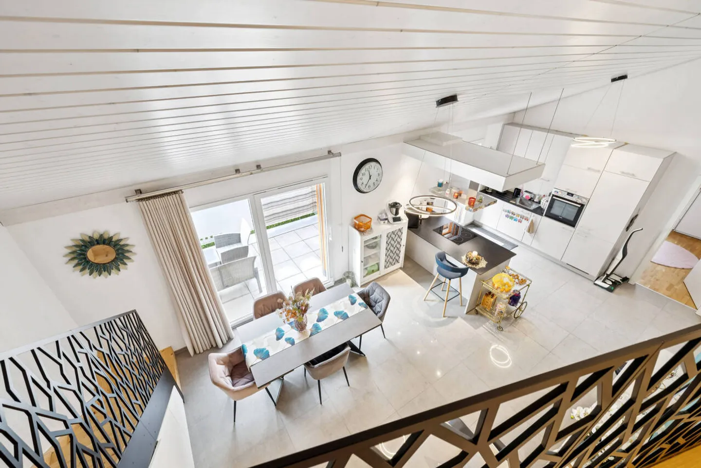 Attique 3.5 pièces confortable - Grande terrasse d'angle et ascenseur - Photo 6 sur 12