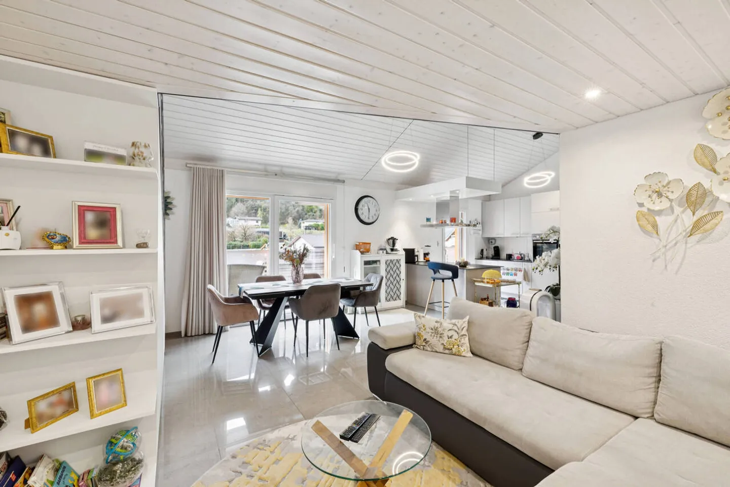 Attique 3.5 pièces confortable - Grande terrasse d'angle et ascenseur - Photo 2 sur 12