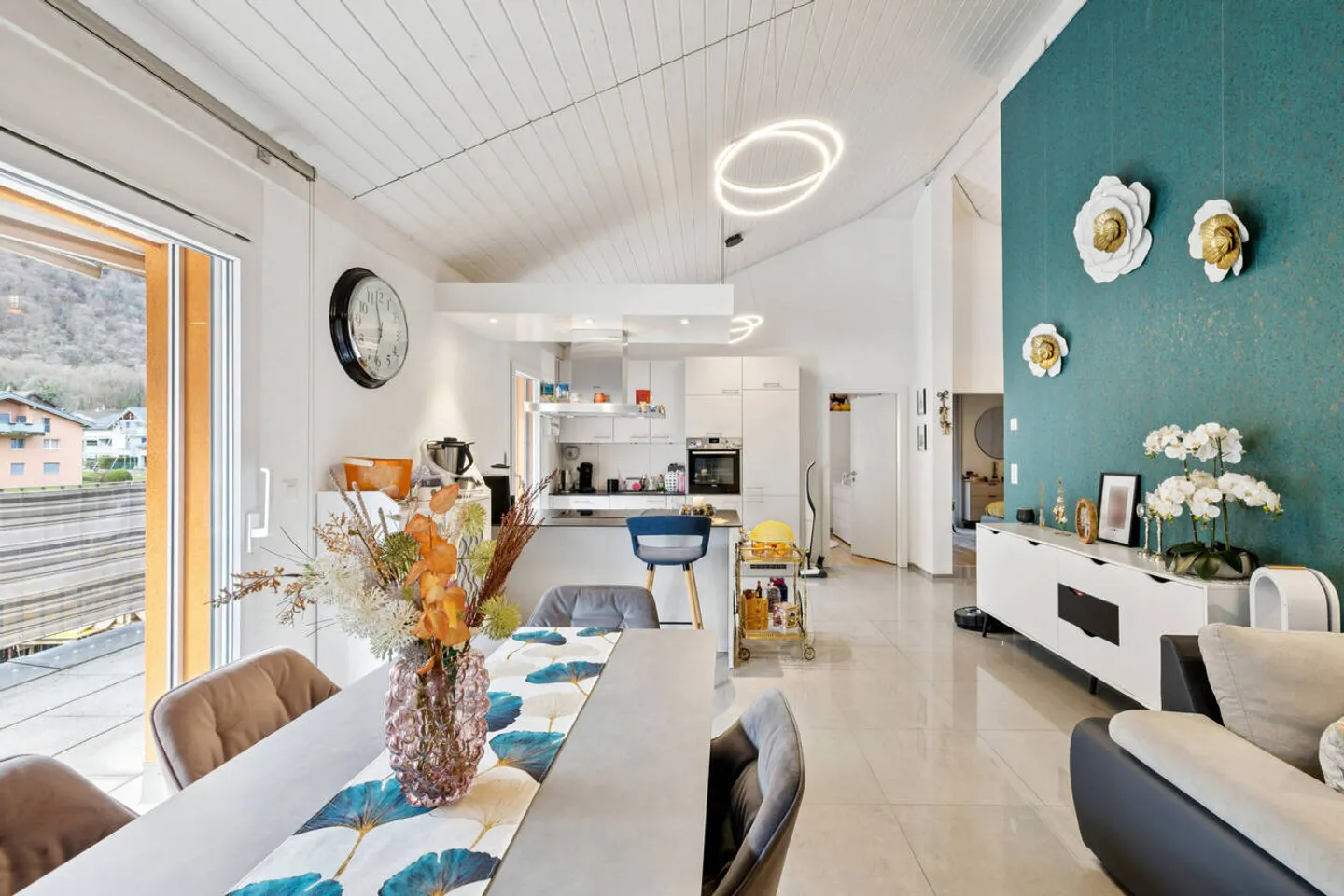 Attique 3.5 pièces confortable - Grande terrasse d'angle et ascenseur - Photo 3 sur 12