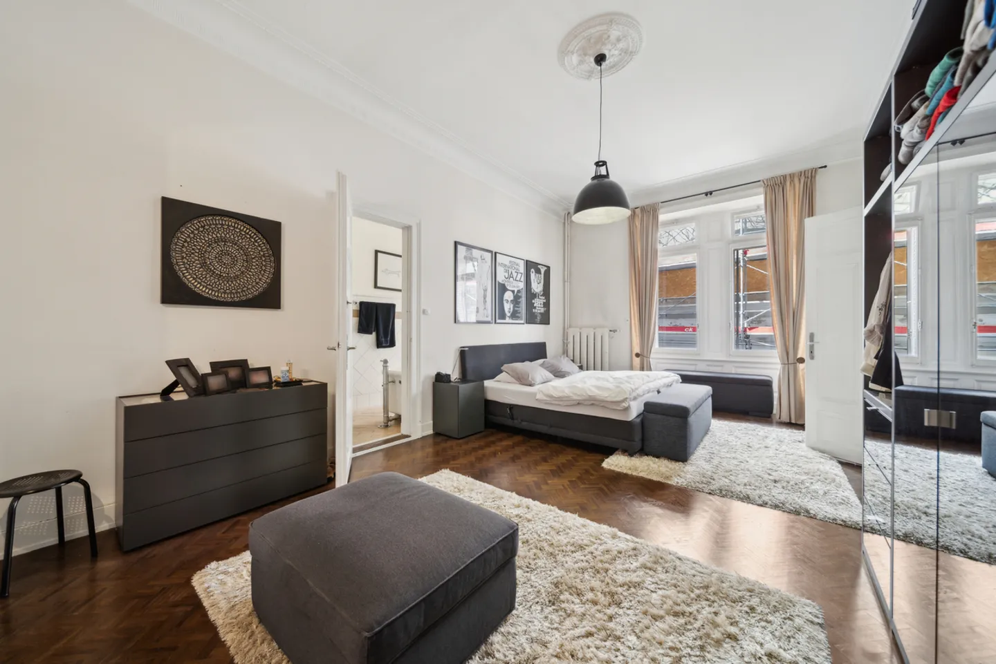 A unique living space in Territet, in the heart of a historic building - Photo 7 of 10