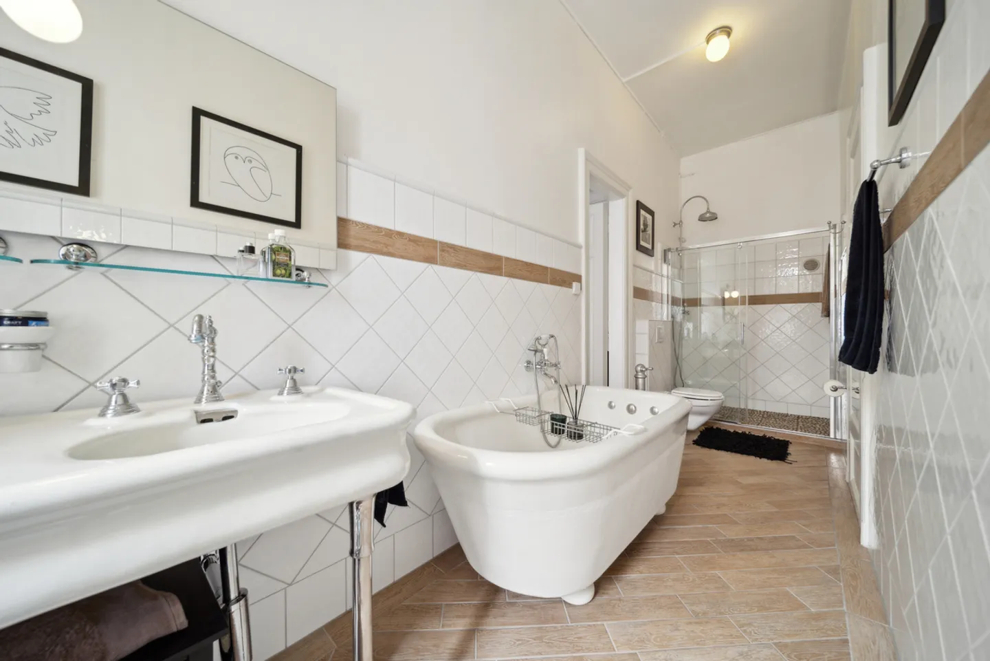 A unique living space in Territet, in the heart of a historic building - Photo 9 of 10