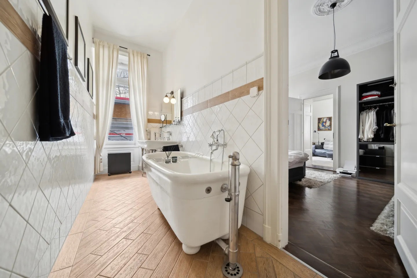 A unique living space in Territet, in the heart of a historic building - Photo 8 of 10