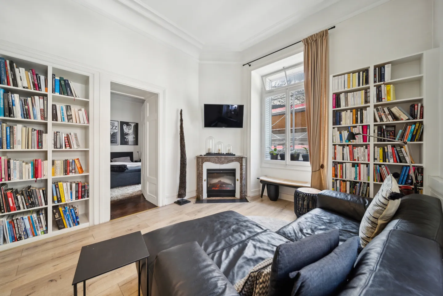 A unique living space in Territet, in the heart of a historic building - Photo 3 of 10