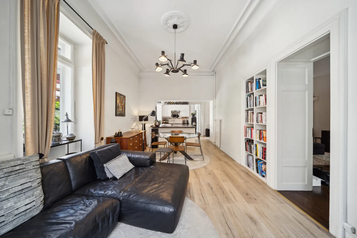 A unique living space in Territet, in the heart of a historic building - Photo 2 of 10