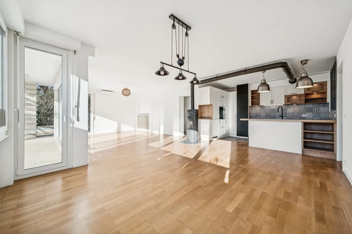 Magnificent 4 1/2 room apartment with terrace and private garden - Photo 3 of 13