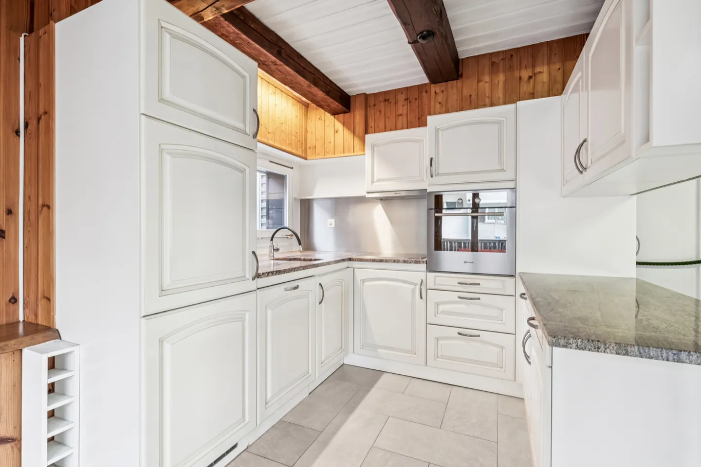 Village house with authentic charm - Photo 4 of 11