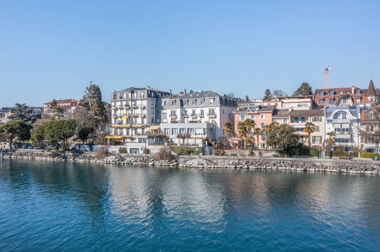 Esclusivo! Splendido appartamento in prima linea sul lago con vista mozzafiato - Foto 3 di 13