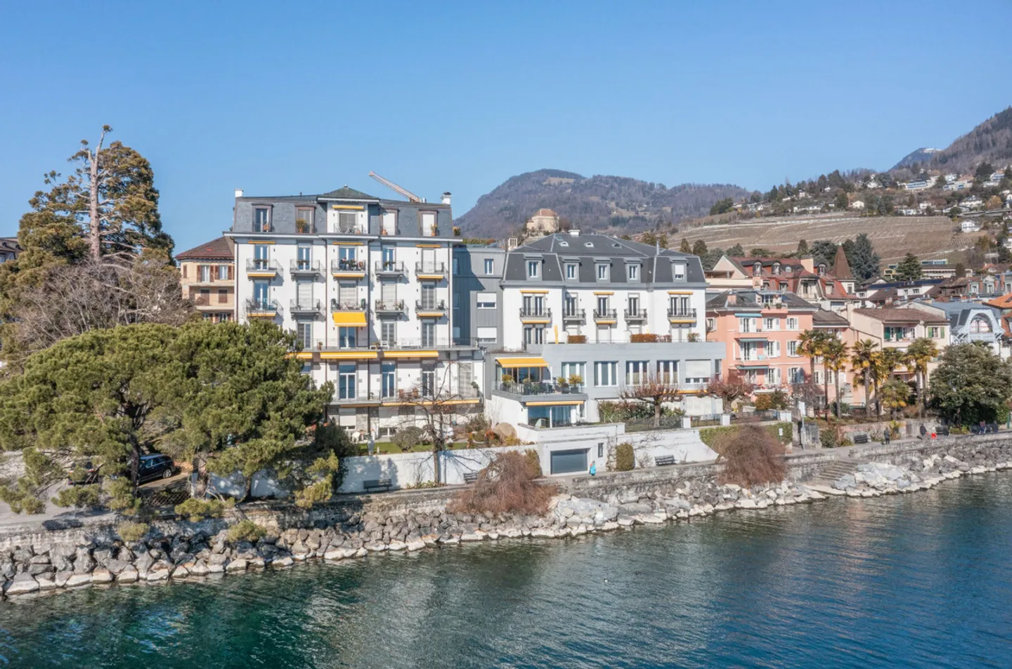 Esclusivo! Splendido appartamento in prima linea sul lago con vista mozzafiato - Foto 1 di 13