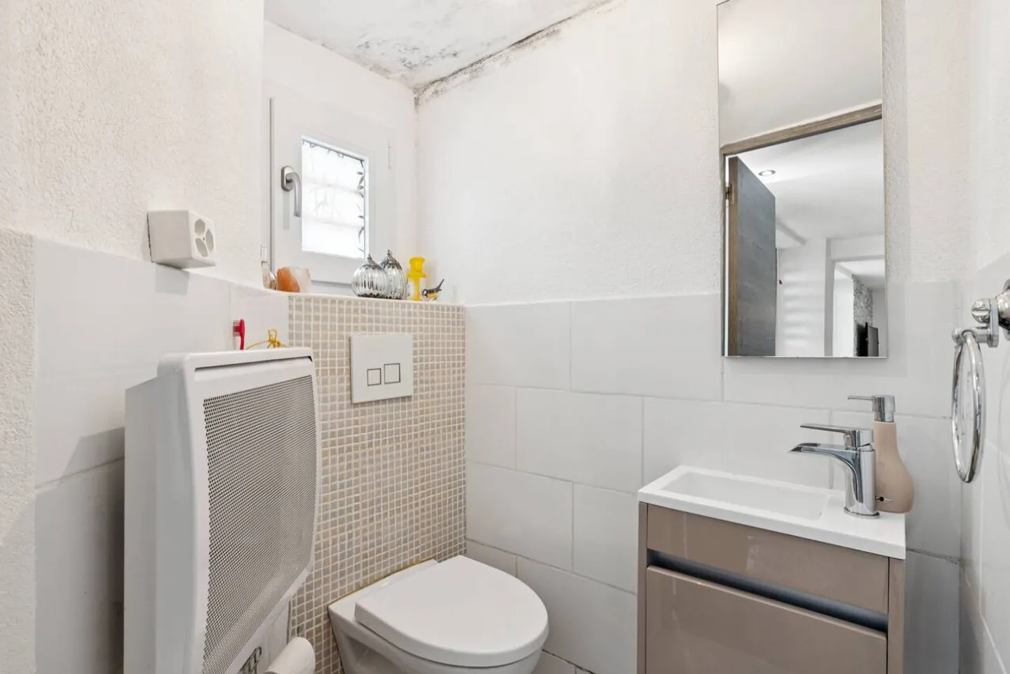 Renoviertes Gebäude mit 2 Wohnungen im Stadtzentrum, Bruttorendite ~5% - Foto 6 von 13