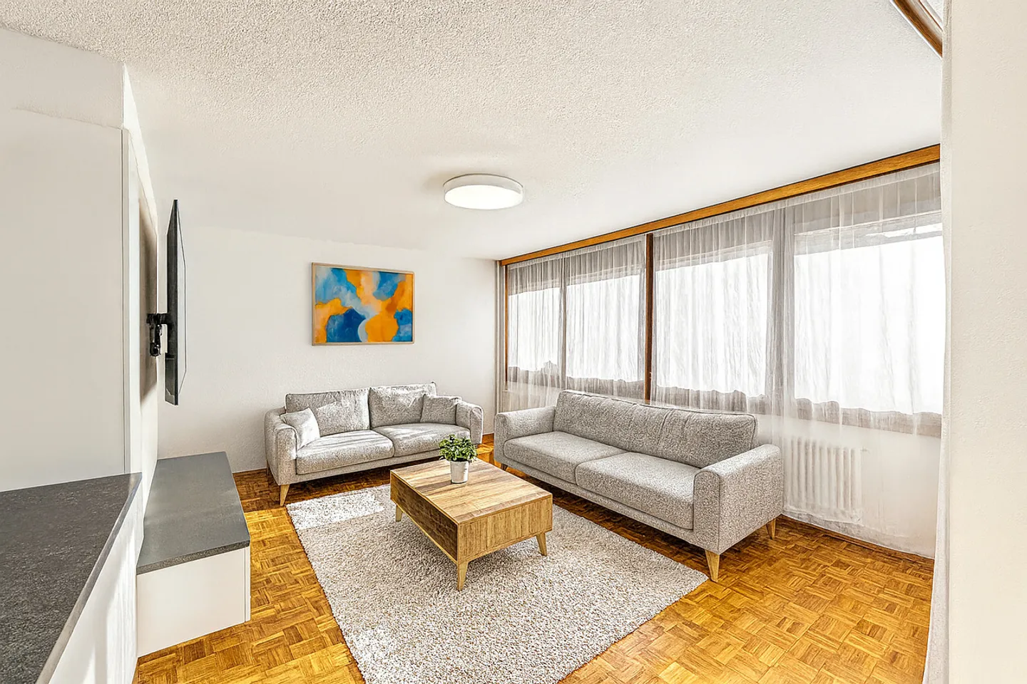 Spacious 4.5-room garden-level apartment - Photo 2 of 13