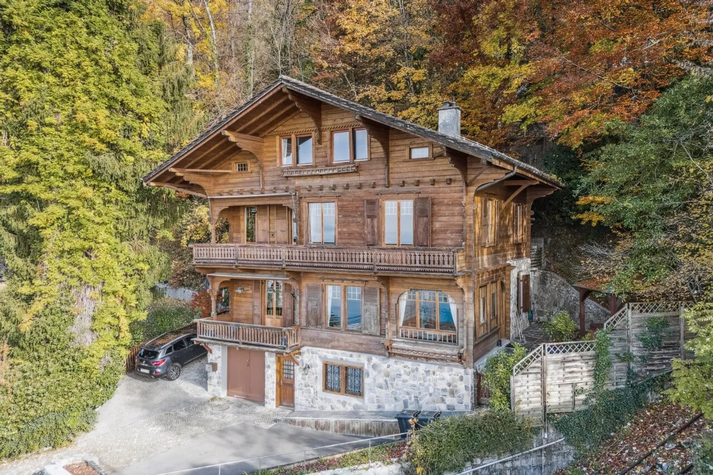 Unique, authentique Chalet, caractère incontestable et vue imprenable - Photo 1 sur 13