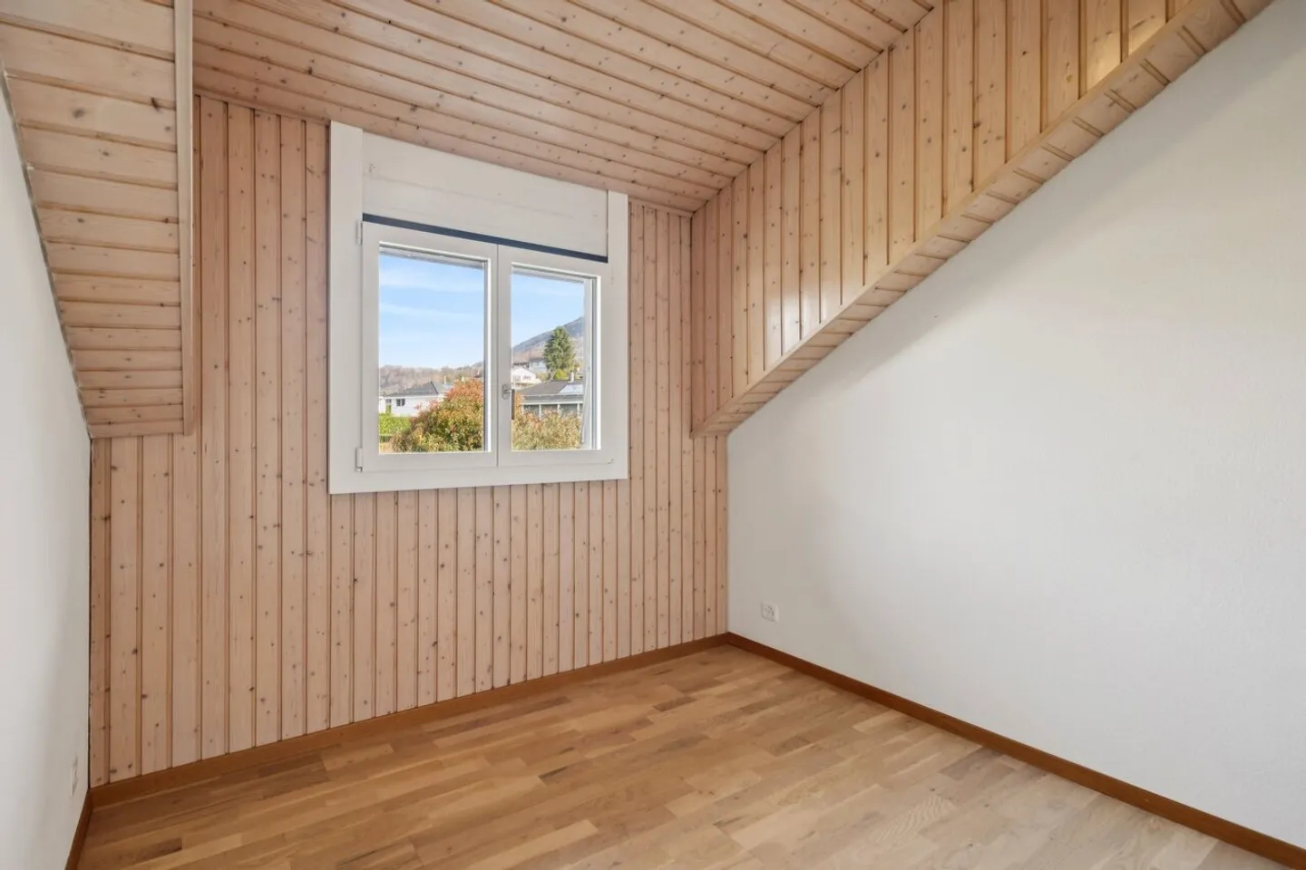 Semi-Detached Villa Ideally Located in Residential Area - Photo 10 of 13