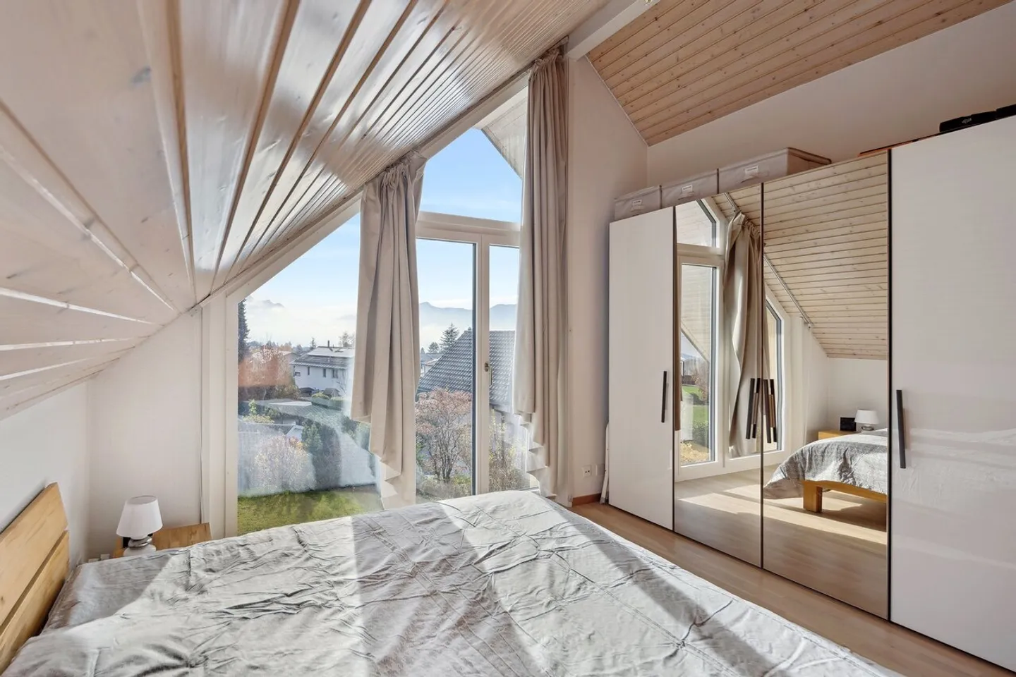 Semi-Detached Villa Ideally Located in Residential Area - Photo 8 of 13