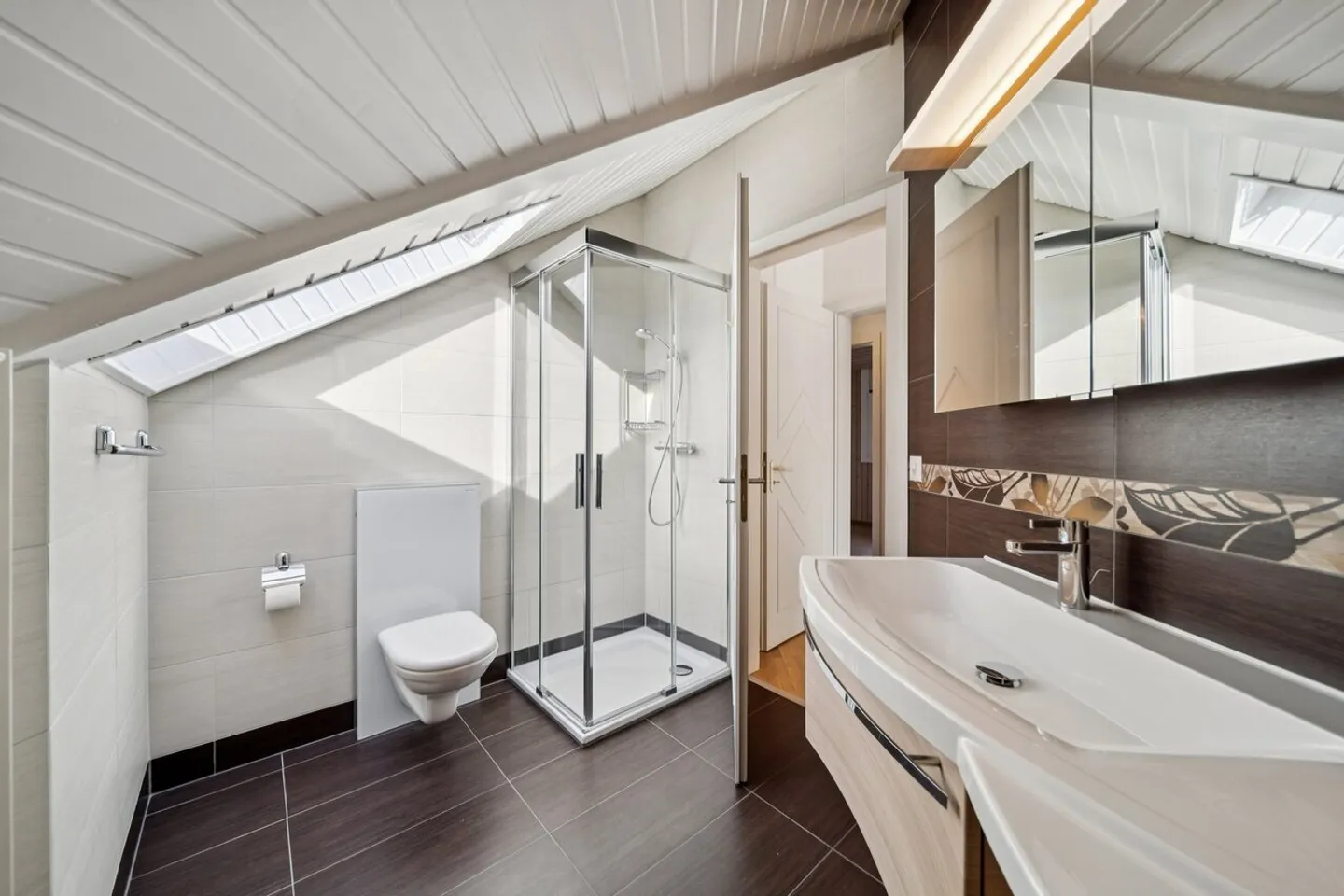 Semi-Detached Villa Ideally Located in Residential Area - Photo 13 of 13