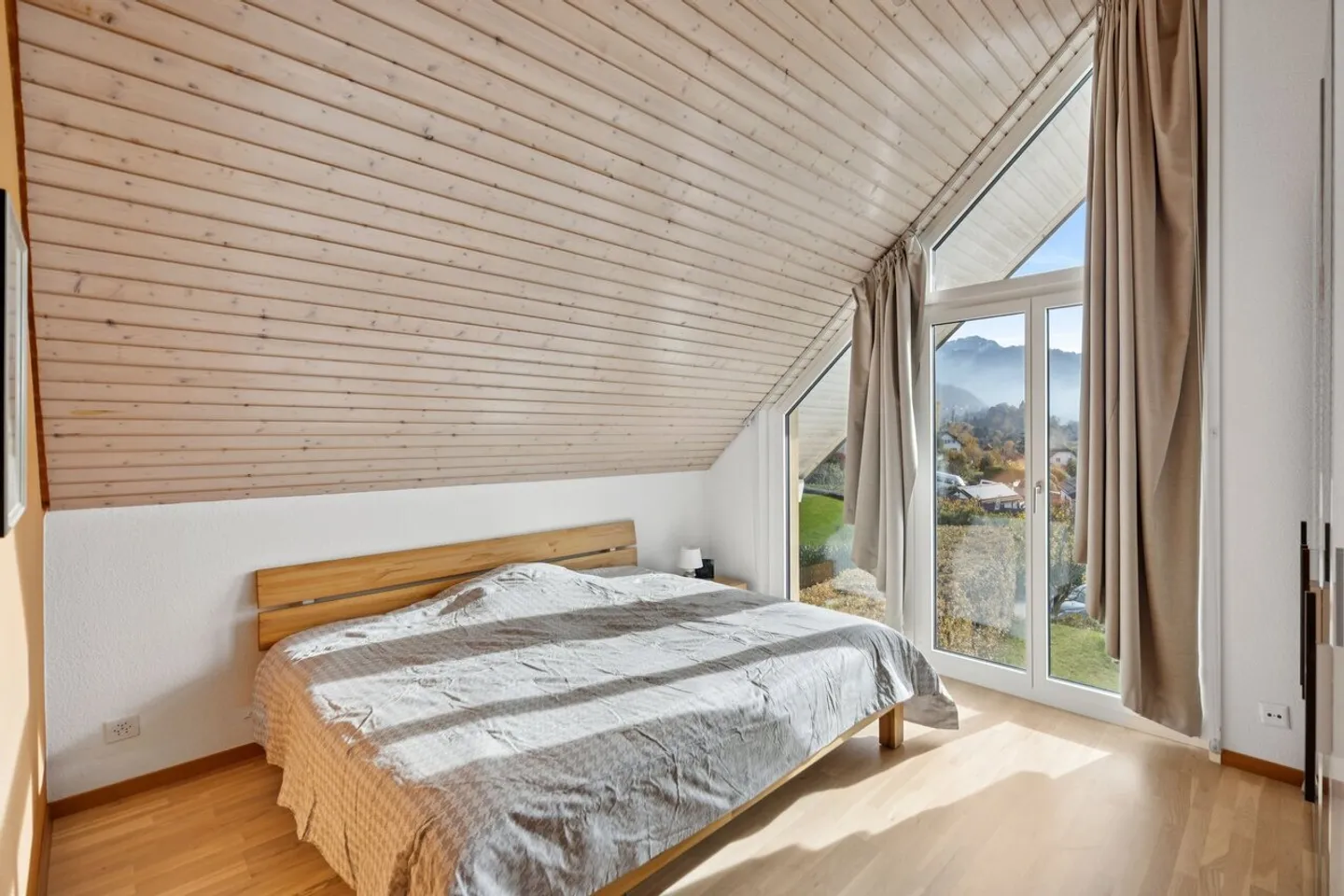 Semi-Detached Villa Ideally Located in Residential Area - Photo 7 of 13