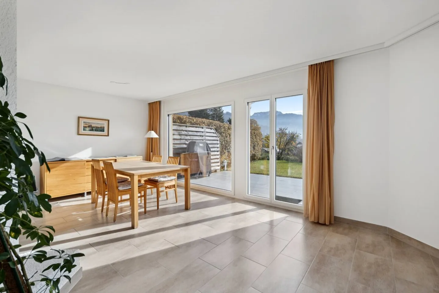 Semi-Detached Villa Ideally Located in Residential Area - Photo 5 of 13