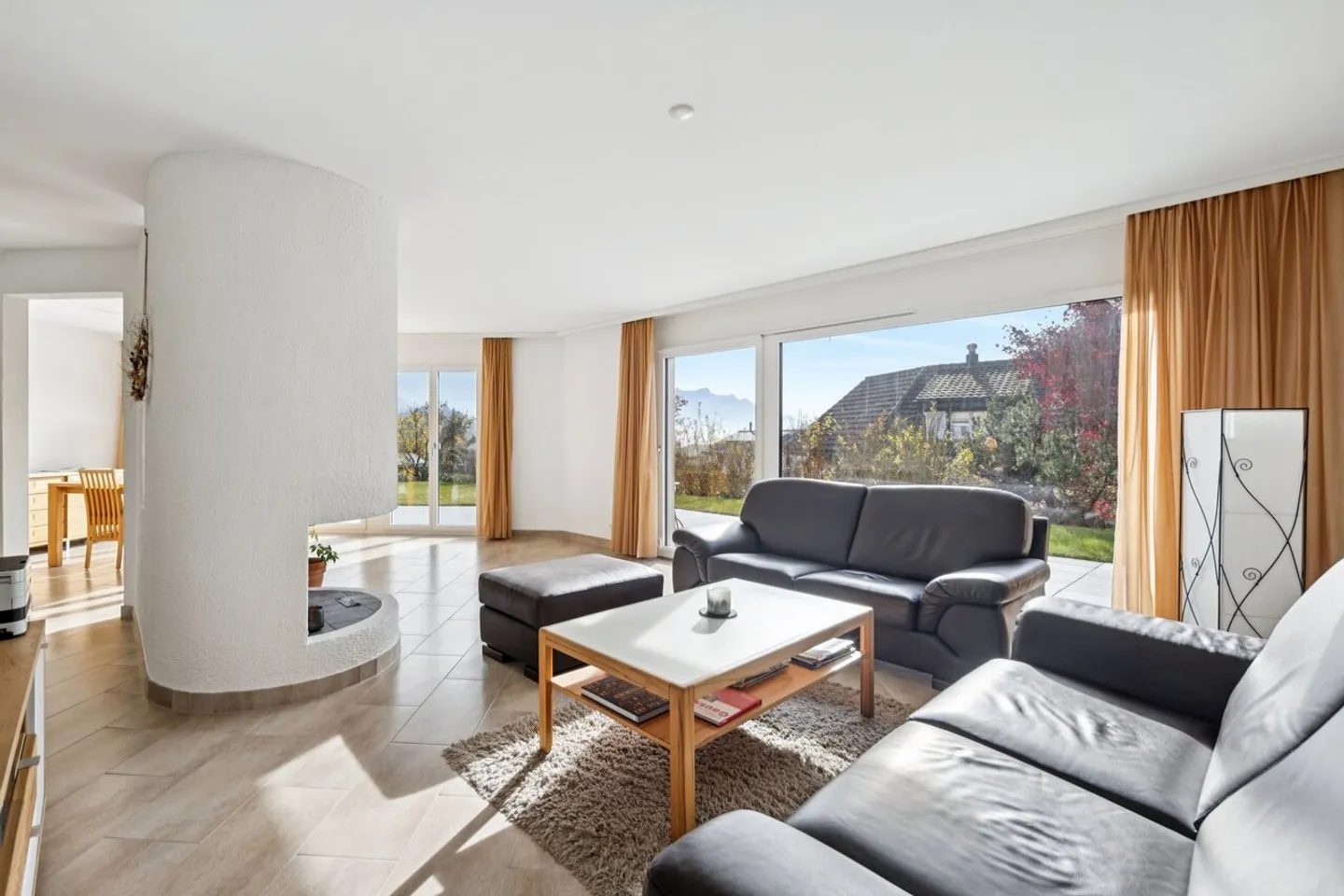 Semi-Detached Villa Ideally Located in Residential Area - Photo 3 of 13