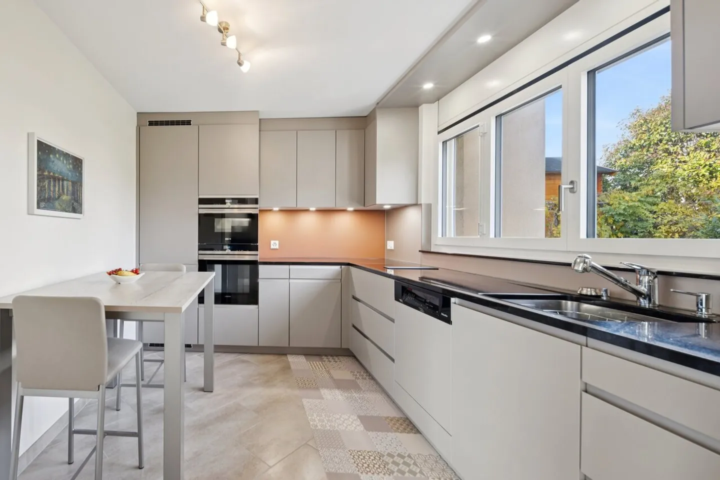 Semi-Detached Villa Ideally Located in Residential Area - Photo 6 of 13