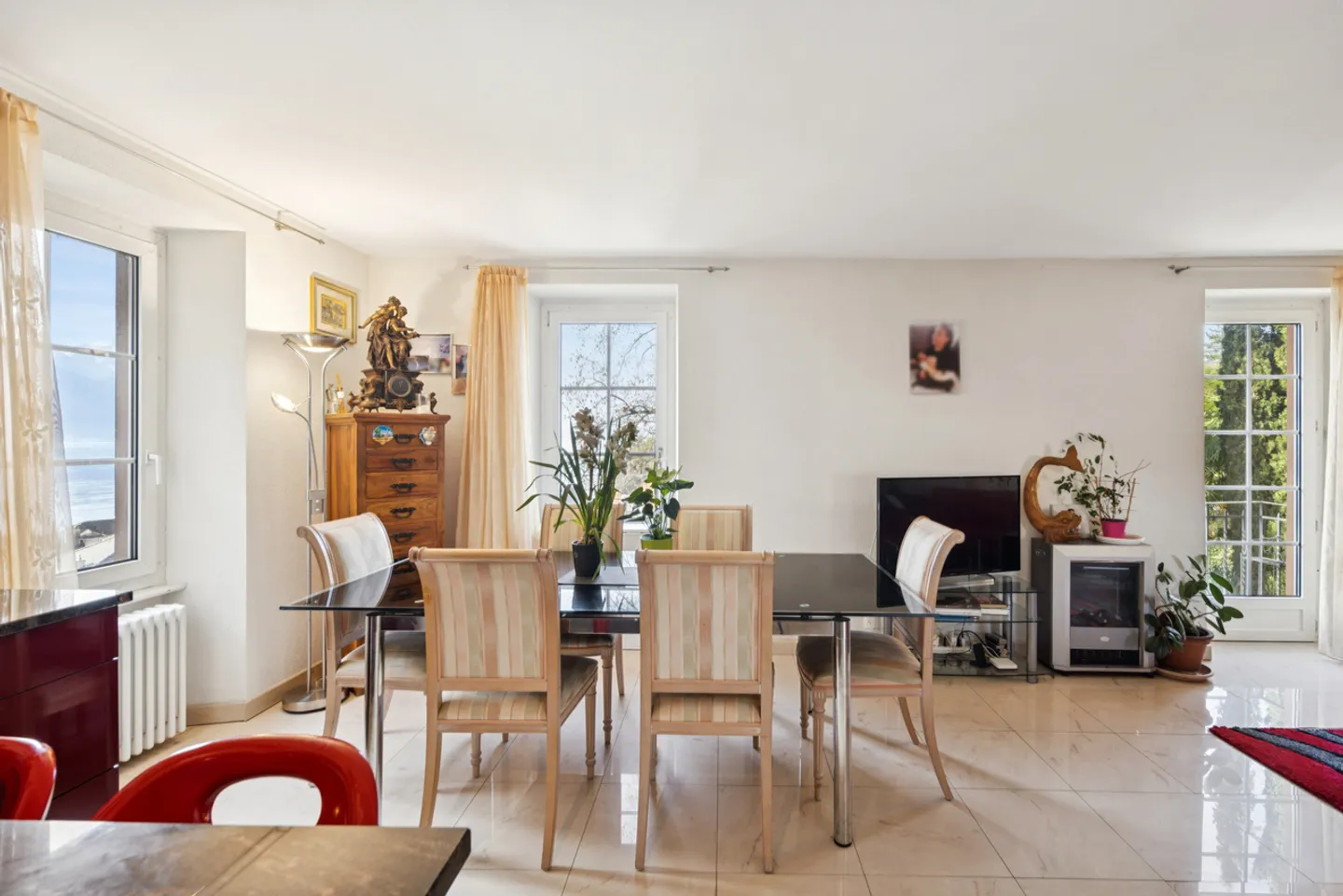 In the heart of Veytaux - Ideally located building - Photo 7 of 12