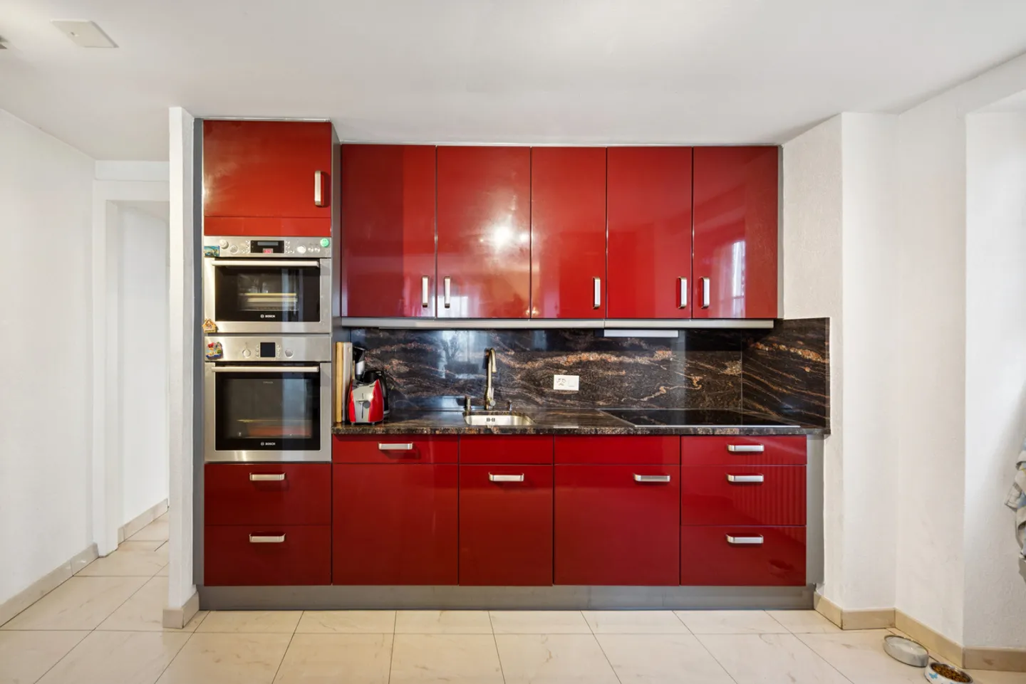 In the heart of Veytaux - Ideally located building - Photo 9 of 12