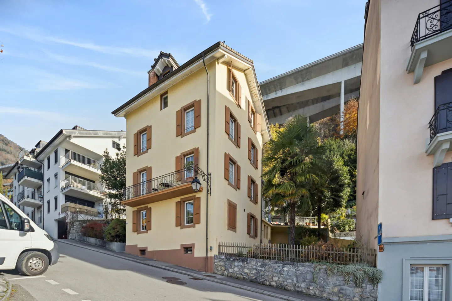 In the heart of Veytaux - Ideally located building - Photo 2 of 12