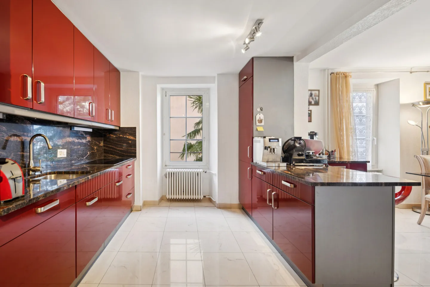 In the heart of Veytaux - Ideally located building - Photo 8 of 12