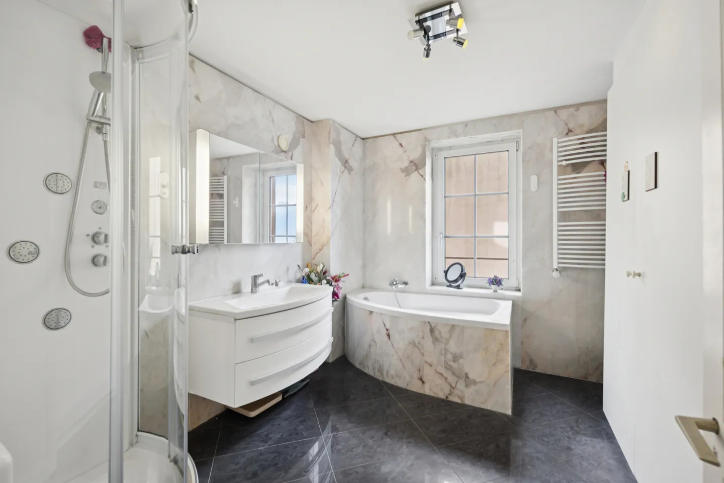 In the heart of Veytaux - Ideally located building - Photo 12 of 12