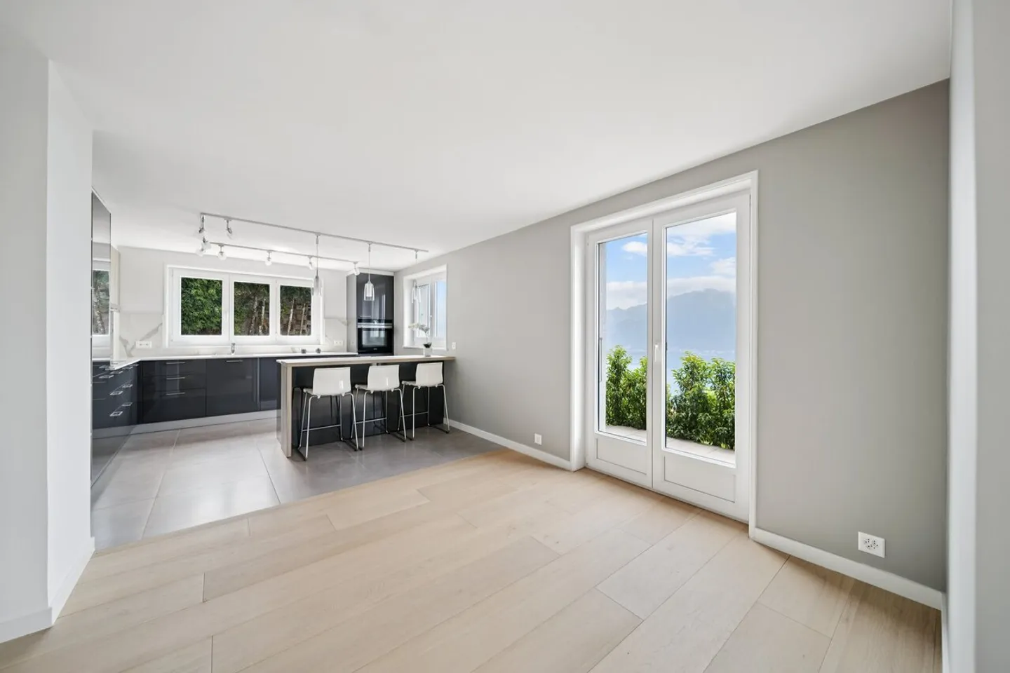 Villa indipendente ristrutturata di 6 1/2 stanze! - Foto 6 di 13