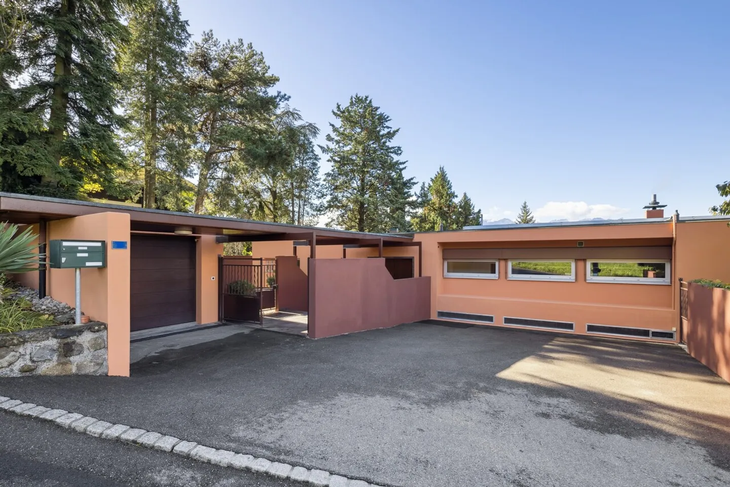 Moderne Architekturvilla mit einzigartigem Blick und Charme - Foto 4 von 13