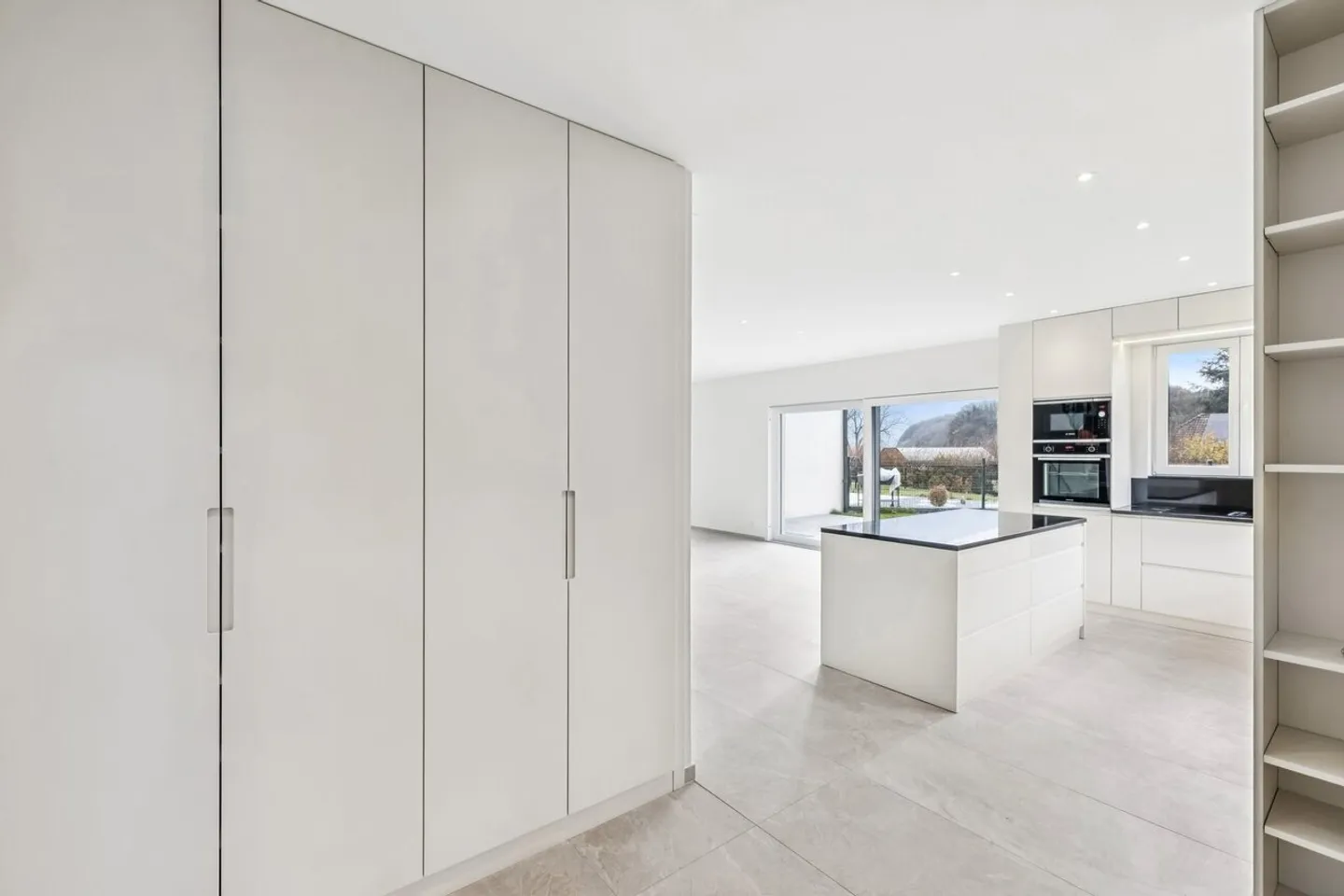 Magnificent new villa in a new neighborhood! - Photo 3 of 13