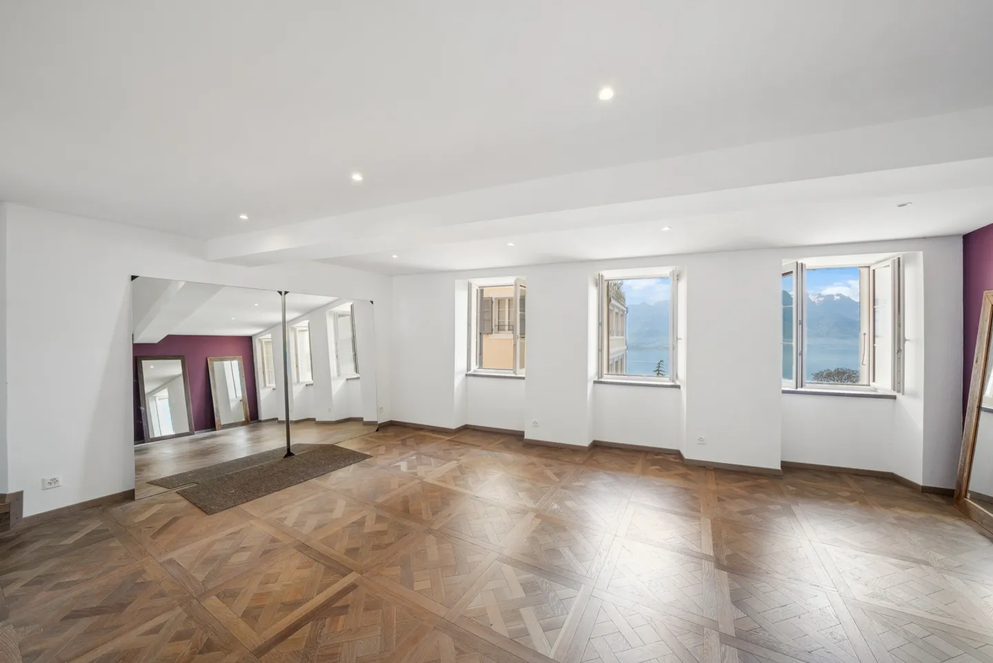 Studio rénové - charme, lumière et vue lac - Photo 2 sur 6