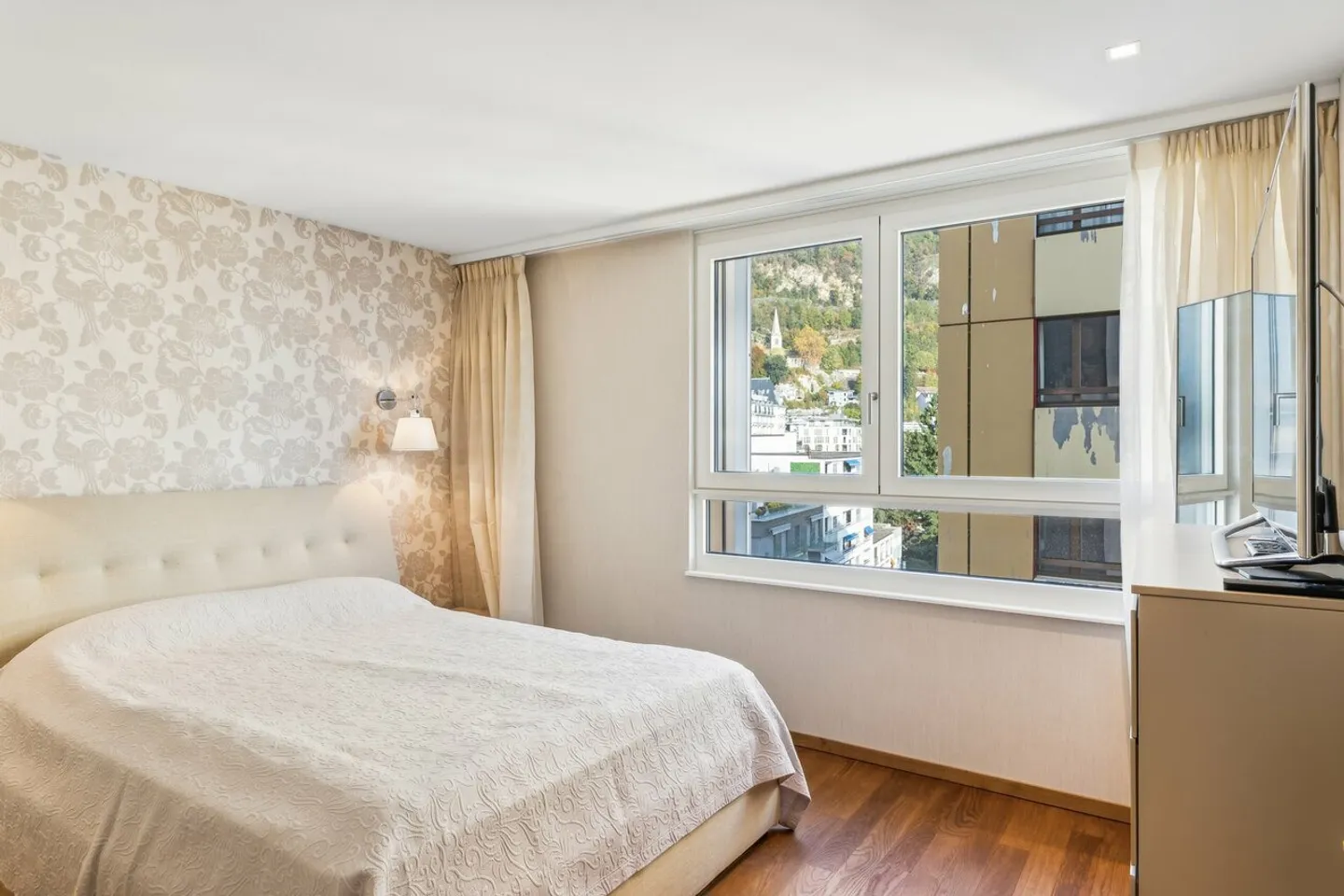 Situation unique ! A deux pas du bord du lac et avec vue panoramique - Photo 7 sur 13