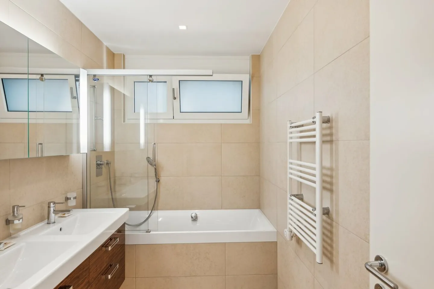 Situation unique ! A deux pas du bord du lac et avec vue panoramique - Photo 9 sur 13