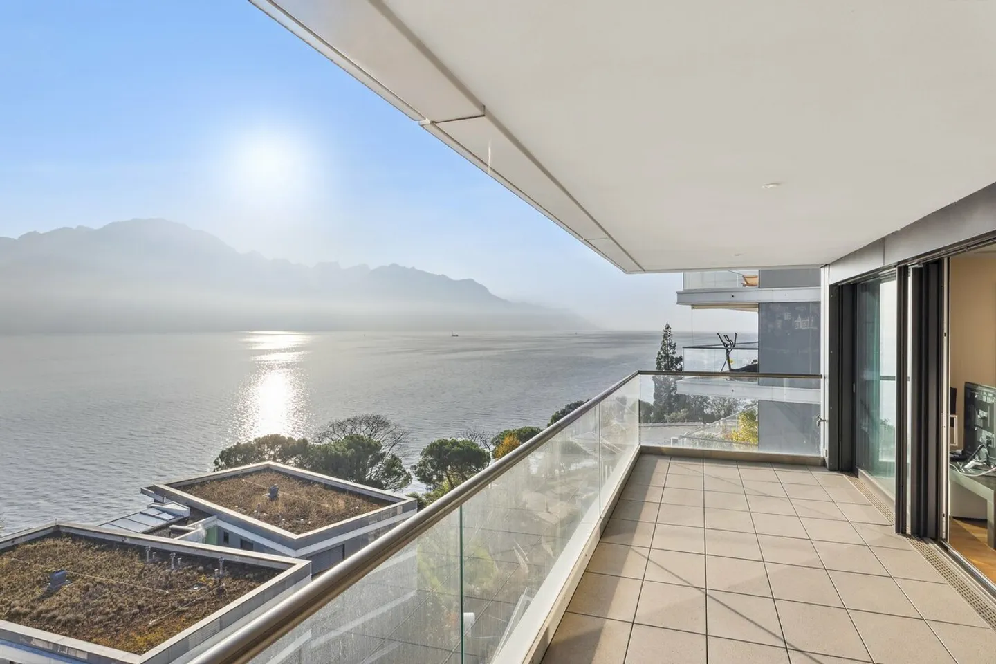 Situation unique ! A deux pas du bord du lac et avec vue panoramique - Photo 5 sur 13