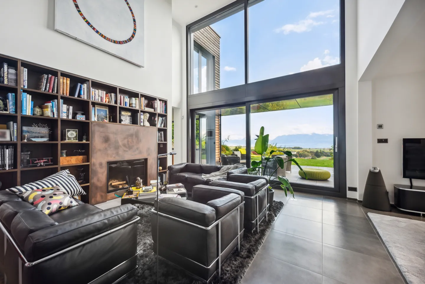 Villa contemporanea con vista mozzafiato - Foto 4 di 13