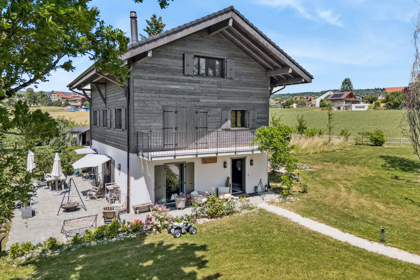 Superb family home in a haven of tranquility! - Photo 2 of 13