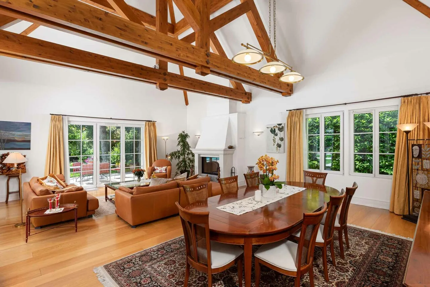 Rare and exclusive property with feet in the water - Photo 7 of 13