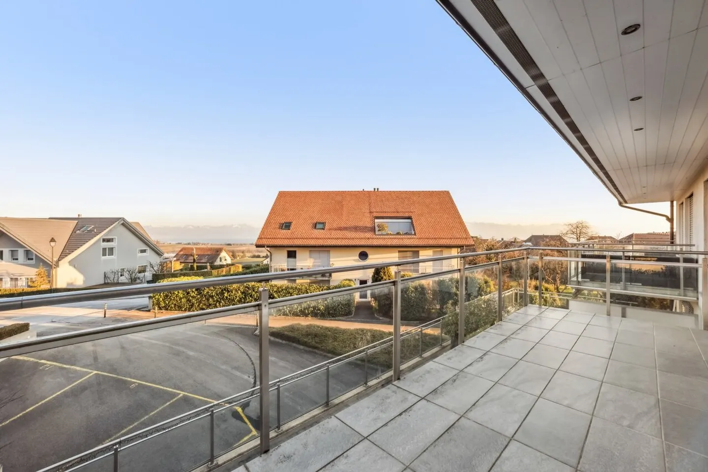 Bright 4.5 rooms with unobstructed view of the lake and two balconies - Photo 6 of 12