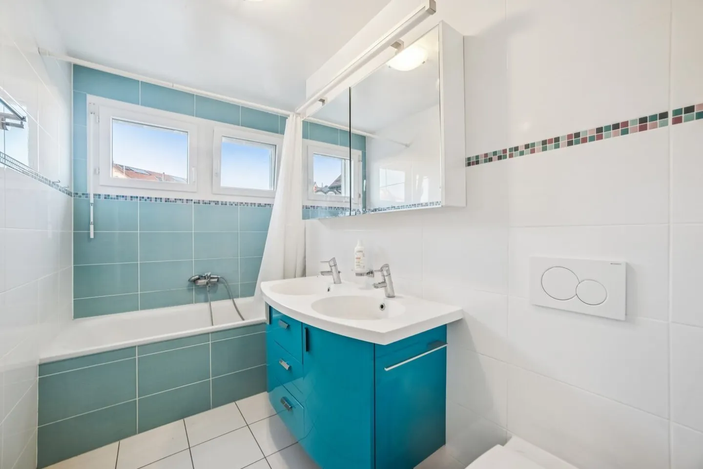 Bright 4.5 rooms with unobstructed view of the lake and two balconies - Photo 8 of 12